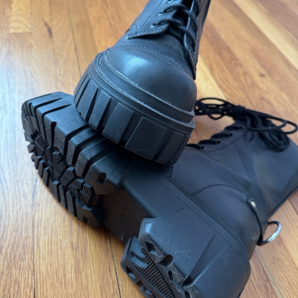 Current Mood ‘Everyone’s A Critic’ Black zipper Combat Boots 8 - Picture 8 of 12